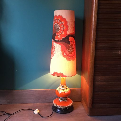 lampe de sol vintage style vallauris allumée