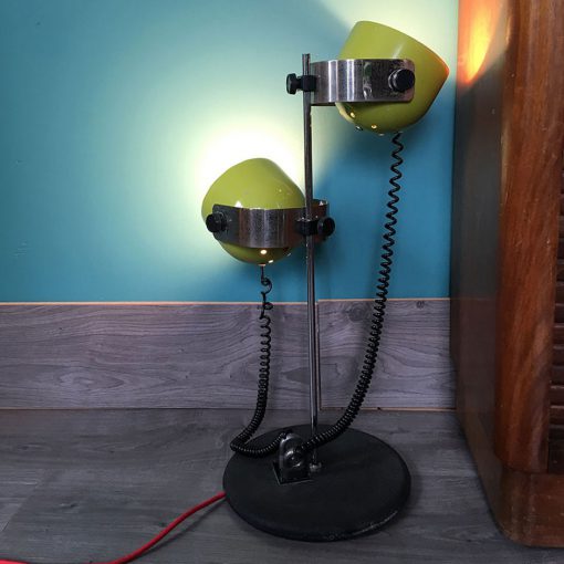 lampe design vintage allumée
