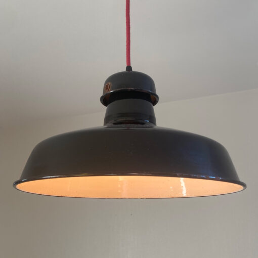 suspension-industrielle-vintage-noire-allumee