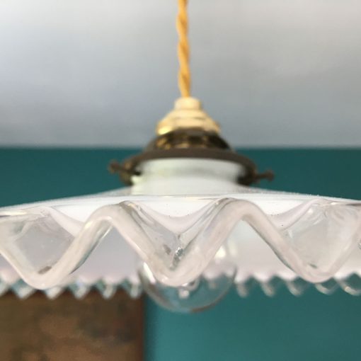 suspension opaline ondulée