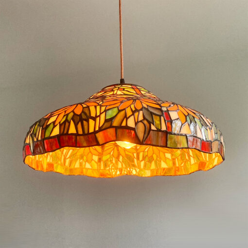 suspension-vintage-Tiffany-vitrail-couleurs-allumee