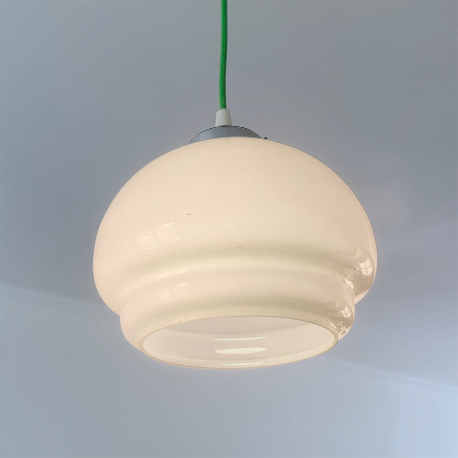 suspession-opaline-blanche-allumee