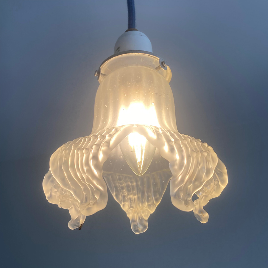 suspension-vintage-tulipe-verre-allumee