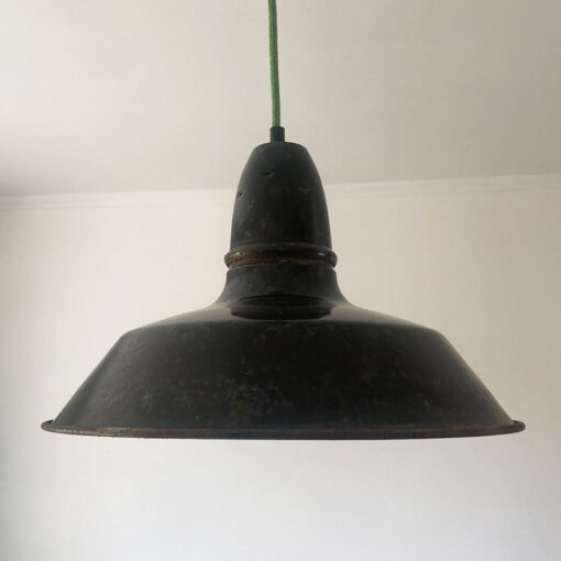 suspension-industrielle-noire